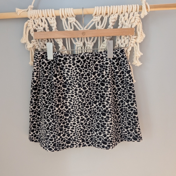 Vintage Le Chateau Black and Cream Mini Skirt Cheetah Y2K Plush Small - Picture 2 of 7